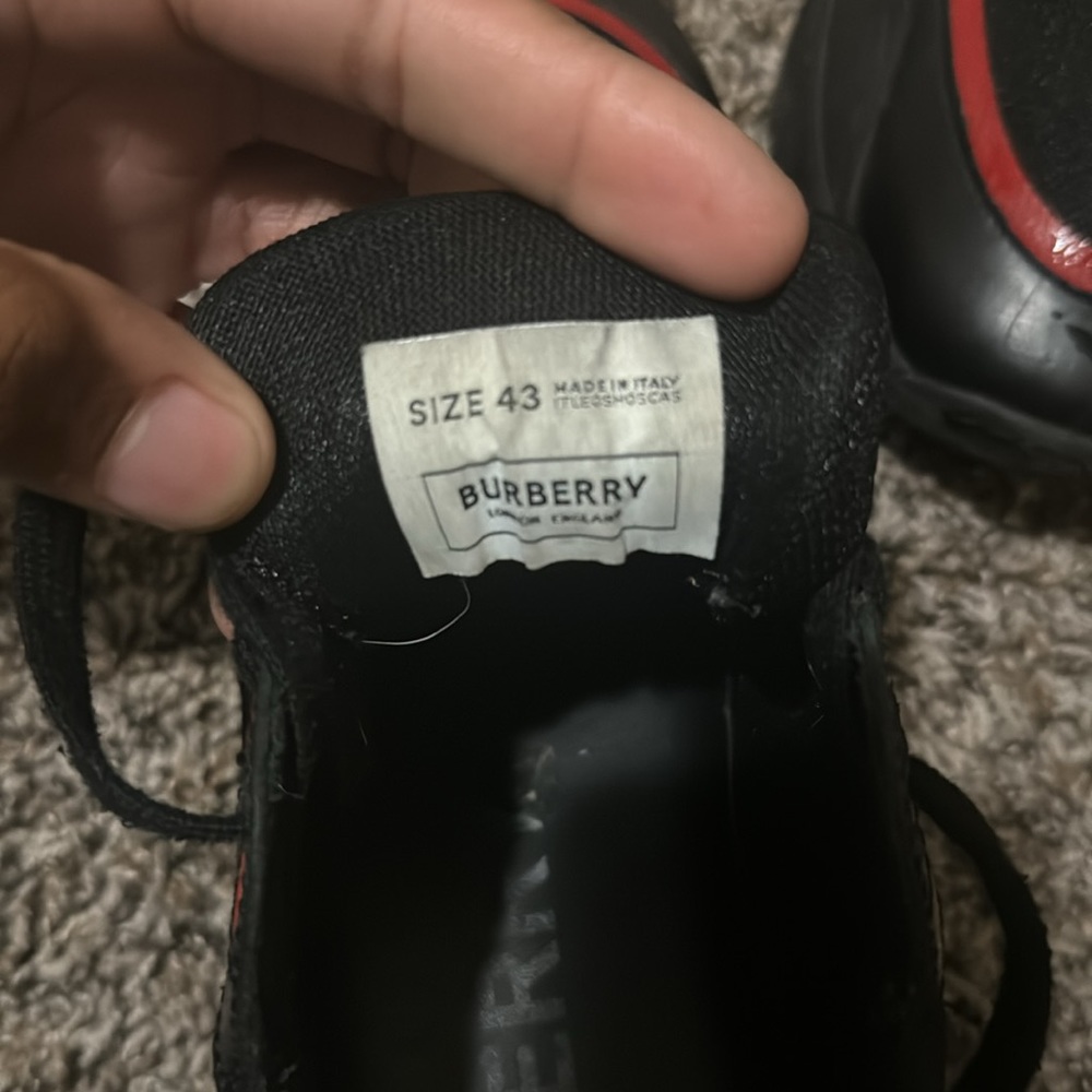 I’m selling my Burberry shoes size 43 good condition - Picture 4 of 4